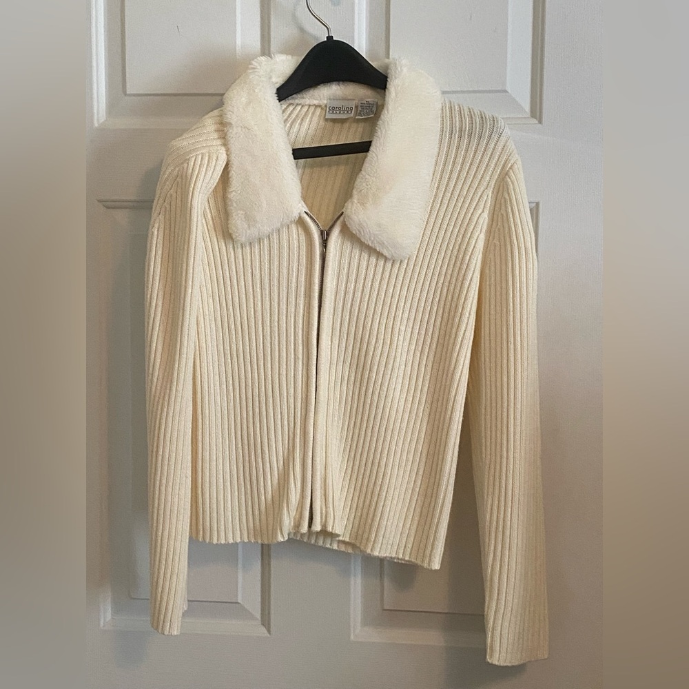 Elegant Cream Ribbed Cardigan with Faux Fur Collar